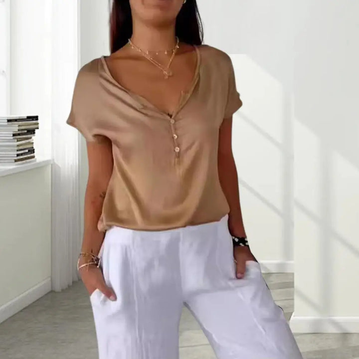 DAKOTA | ELEGANT V-NECK TOP